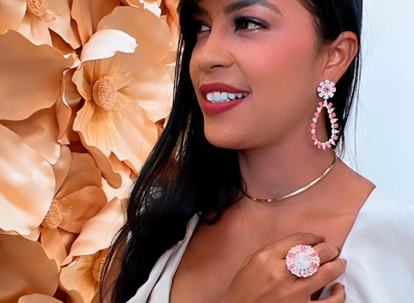 Brinco Dourado Elegância Pedras Naturais Rosa