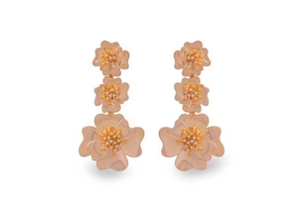 Brinco Dourado Luxo Trio de Flores Micro Zircônias